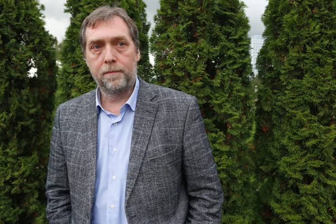 "Упыри и психопаты": сын Владимира Высоцкого поставил памятнику отца новую голову и вызвал гнев его поклонников "Упыри и психопаты": сын Владимира Высоцкого поставил памятнику отца новую голову и вызвал гнев его поклонников