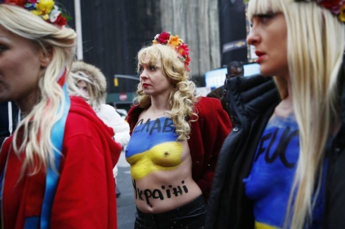 В Америке пообещали трудоустроить украинских девушек… стриптизершами