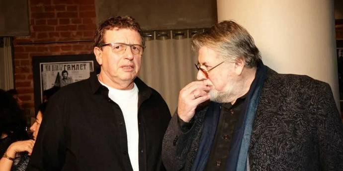 «Это он мне сунул»: Александр Ширвиндт показал и раскритиковал новогодние подарки от сына «Это он мне сунул»: Александр Ширвиндт показал и раскритиковал новогодние подарки от сына