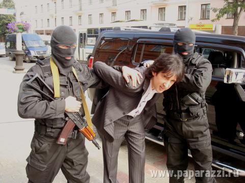Певца Кая Метова подозревают в хранении наркотиков Певца Кая Метова подозревают в хранении наркотиков