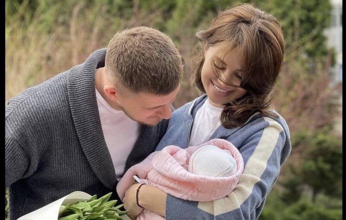 Певица Алекса показала, как выглядит её фигура через 8 дней после родов Певица Алекса показала, как выглядит её фигура через 8 дней после родов