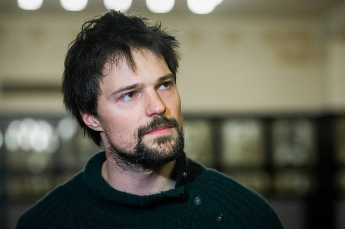После премьеры сериала «Карамора» журналист Егор Холмогоров обвинил Данилу Козловского в пропаганде терроризма и поклялся уничтожить