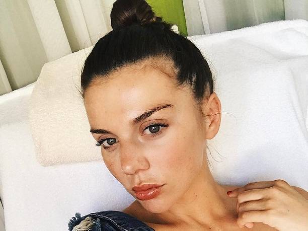 Анна Седокова поразила своей фигурой в купальнике через неделю после родов Анна Седокова поразила своей фигурой в купальнике через неделю после родов