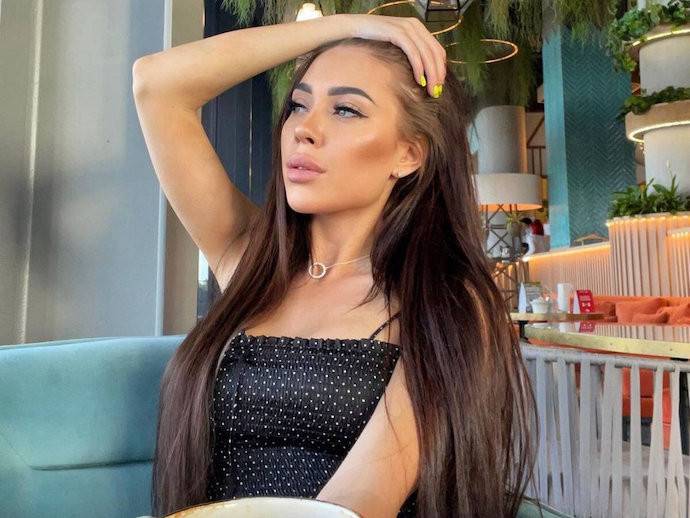 26-летняя Алена Рапунцель использовала минимальное количество одежды, чтобы повторить образ куклы «Барби» 26-летняя Алена Рапунцель использовала минимальное количество одежды, чтобы повторить образ куклы «Барби»