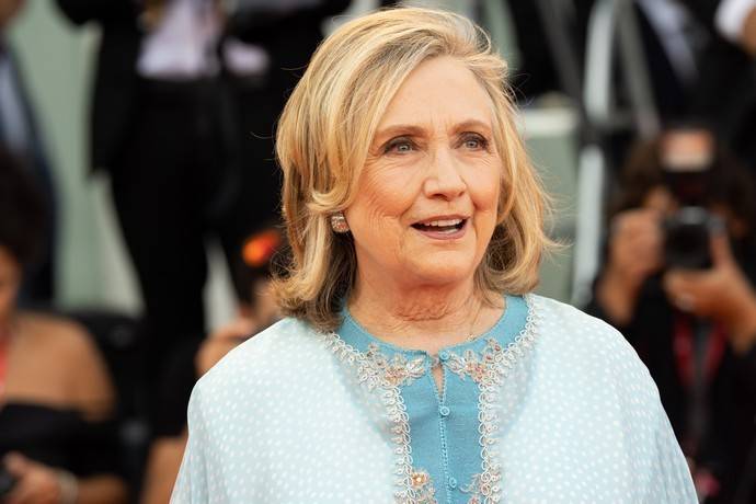 Ночная сорочка или персидский балахон: Хилари Клинтон не заморачивается при выборе платья