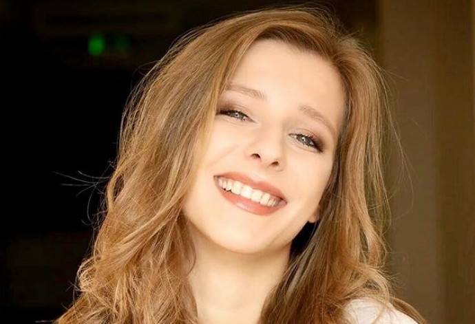 Лиза Арзамасова жестко поставила на место критикующих ее отношения с Ильей Авербухом Лиза Арзамасова жестко поставила на место критикующих ее отношения с Ильей Авербухом