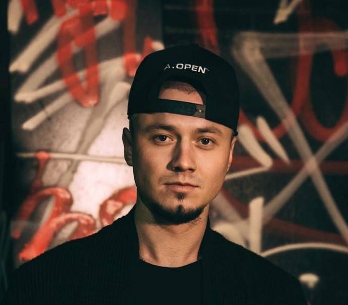 Максим Inkoff приоткрыл тайну имени и черного чемоданчика Максим Inkoff приоткрыл тайну имени и черного чемоданчика