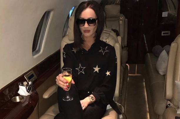 Ольга Бузова на частном самолете отправилась в Грозный