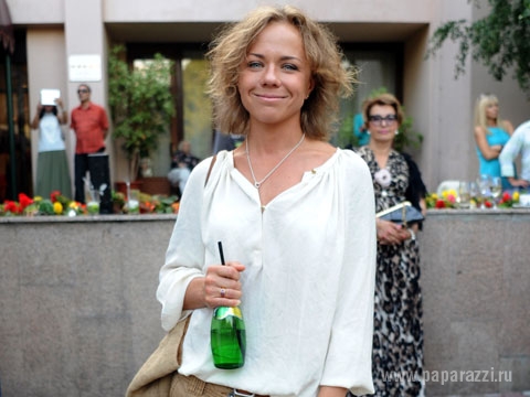 Лена Перова решила убить себя из-за неудач в личной жизни Лена Перова решила убить себя из-за неудач в личной жизни