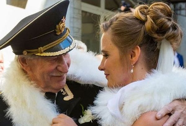Молодая жена Ивана Краско рассказала о своем скандальном прошлом Молодая жена Ивана Краско рассказала о своем скандальном прошлом