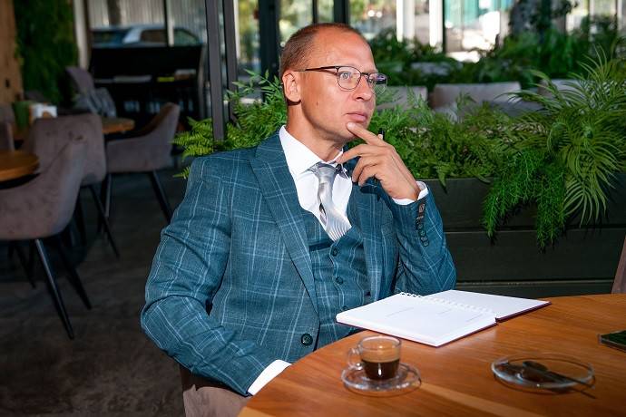 Далеко идущие планы: предприниматель Артемий Самохвалов предлагает учить российских школьников основам коммерции Далеко идущие планы: предприниматель Артемий Самохвалов предлагает учить российских школьников основам коммерции