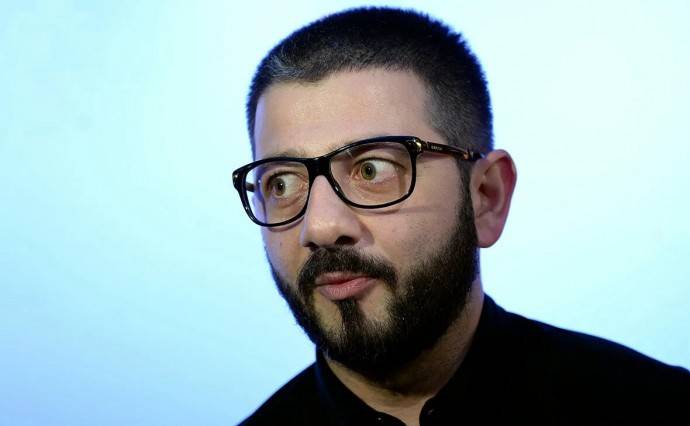Mr. Credo решил стрясти 30 миллионов рублей с Михаила Галустяна Mr. Credo решил стрясти 30 миллионов рублей с Михаила Галустяна