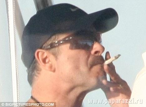 Джорджа Майкла засняли за курением наркотиков?