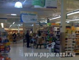 Джоли и Питта застали в супермаркете