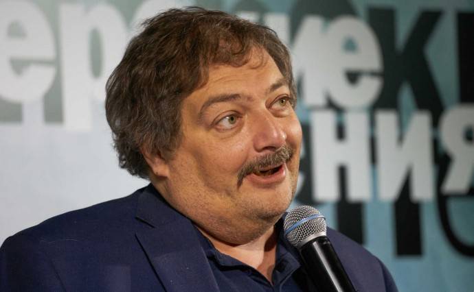 Писатель Дмитрий Быков признался, что пьёт виагру, чтобы удовлетворить молодую жену Писатель Дмитрий Быков признался, что пьёт виагру, чтобы удовлетворить молодую жену