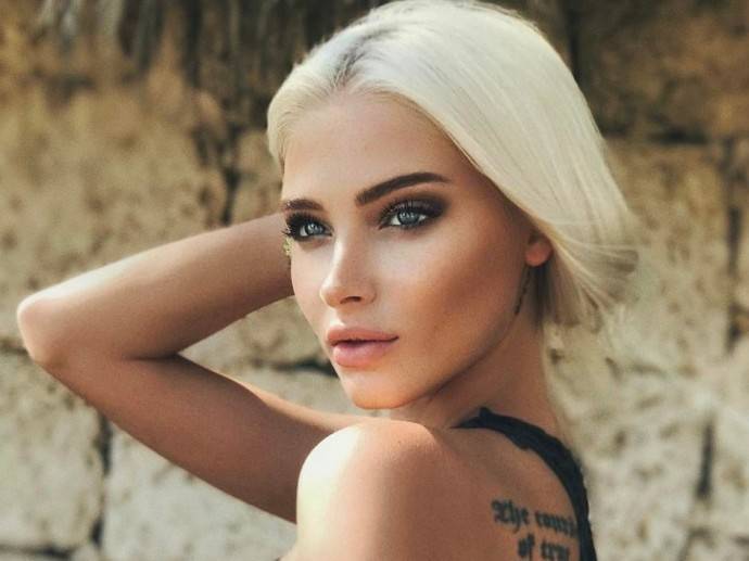 "Косишь под Решетову!": Алёна Шишкова призналась, что не выдержала критики окружающих "Косишь под Решетову!": Алёна Шишкова призналась, что не выдержала критики окружающих