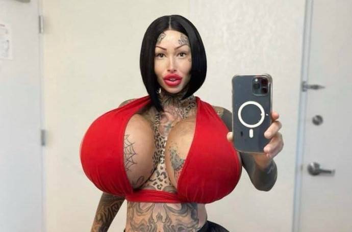 «Живая надувная кукла» Мария Магдалина разбилась, выпав из окна отеля «Живая надувная кукла» Мария Магдалина разбилась, выпав из окна отеля