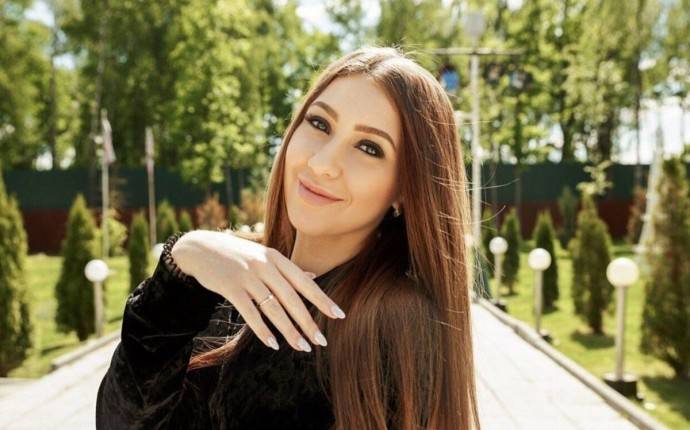 "Сама предложила потрогать ее за грудь": один из любовников Алены Рапунцель признался, что был удивлен ее поведением "Сама предложила потрогать ее за грудь": один из любовников Алены Рапунцель признался, что был удивлен ее поведением