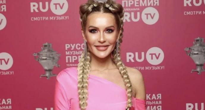 Таша Белая замечена на премии RU.TV в компании экс-солиста "Премьер-министр"
