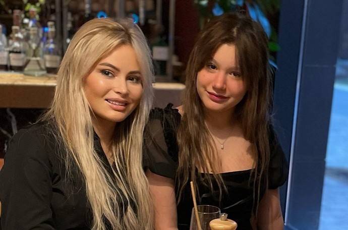 Дана Борисова уже подсаживает дочь на пластические операции