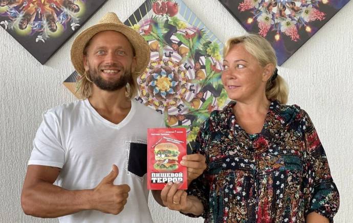 Блогер Максим Лютый, заморивший голодом новорожденного сына, попытался сбежать от полиции Блогер Максим Лютый, заморивший голодом новорожденного сына, попытался сбежать от полиции