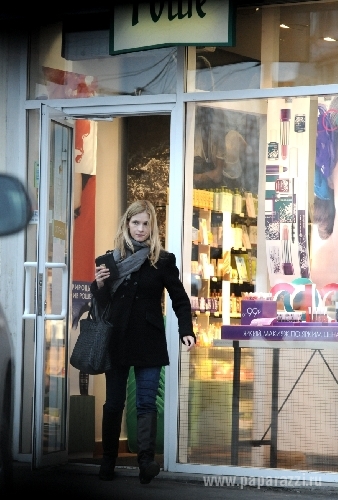 Актриса Светлана Иванова затеяла весенний шопинг Актриса Светлана Иванова затеяла весенний шопинг