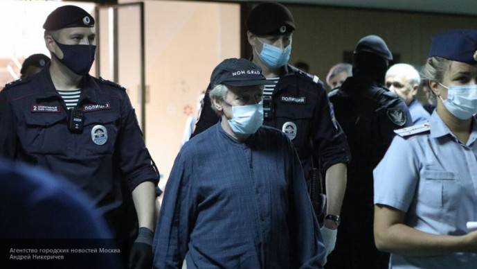 Несмотря на инсульт, Михаил Ефремов появился в суде