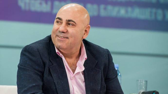 Иосиф Пригожин заявил, что Алла Пугачева мешала карьере Валерии
Иосиф Пригожин заявил, что Алла Пугачева мешала карьере Валерии