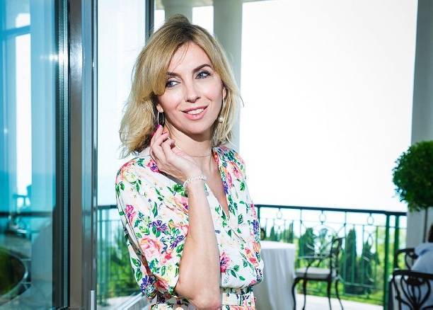 Светлана Бондарчук разочаровала поклонников фотографией с широко раздвинутыми ногами Светлана Бондарчук разочаровала поклонников фотографией с широко раздвинутыми ногами