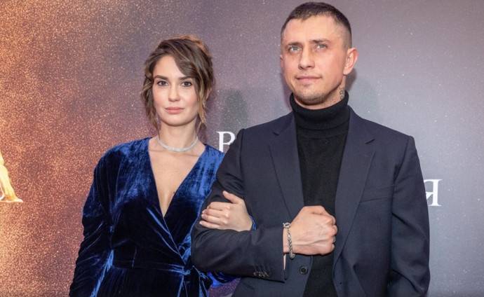 Агата Муцениеце требует через суд у Павла Прилучного 30 процентов его заработка на алименты Агата Муцениеце требует через суд у Павла Прилучного 30 процентов его заработка на алименты
