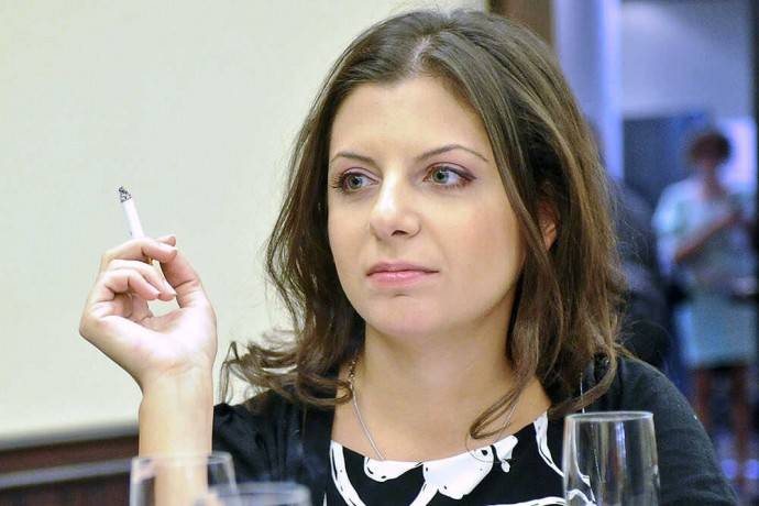 Маргарита Симоньян упрекнула Бритни Спирс, назвав её старой Маргарита Симоньян упрекнула Бритни Спирс, назвав её старой