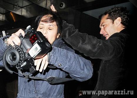 Джул Лоу ударил девушку-папарацци Джул Лоу ударил девушку-папарацци