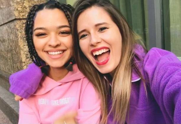 Две дерзкие девчонки SABI MISS и Эльвира Т решили поговорить о любви Две дерзкие девчонки SABI MISS и Эльвира Т решили поговорить о любви