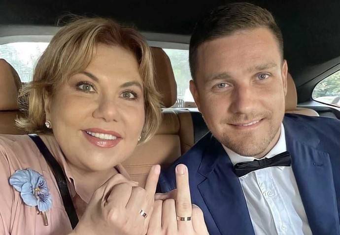 «Я вышла замуж за принца»: чем занимается молодой супруг 49-летней Марины Федункив?