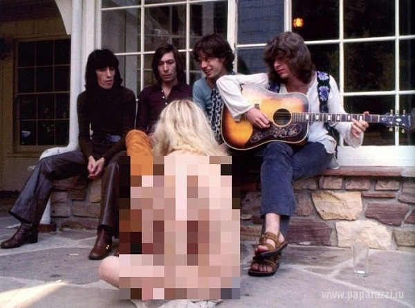 Интернет удивила фотография молодых развлечений группы Rolling Stones