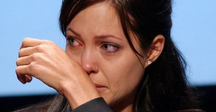 Анджелина Джоли не может устроить личную жизнь из-за Брэда Питта
Анджелина Джоли не может устроить личную жизнь из-за Брэда Питта