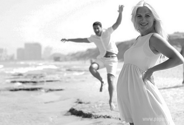 Виктория Макарская сделала пляжную фотосессию в бикини на последнем месяце беременности