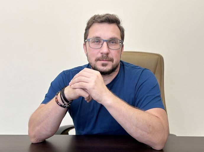 Основатель компании NappyClub Роман Квиникадзе рассказал о реалити-шоу с Лизой Арзамасовой и о бизнесе для малышей и их мам Основатель компании NappyClub Роман Квиникадзе рассказал о реалити-шоу с Лизой Арзамасовой и о бизнесе для малышей и их мам