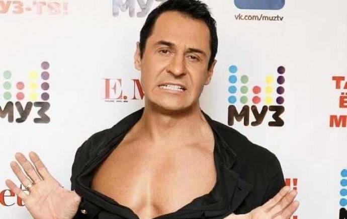 Стас Костюшкин подал в суд на певицу Монеточку Стас Костюшкин подал в суд на певицу Монеточку