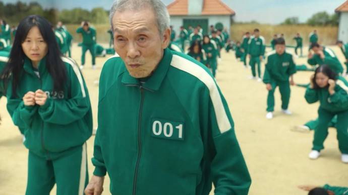 78-летнего актёра сериала «Игры в кальмара» О Ён Су обвинили в сексуальных домогательствах