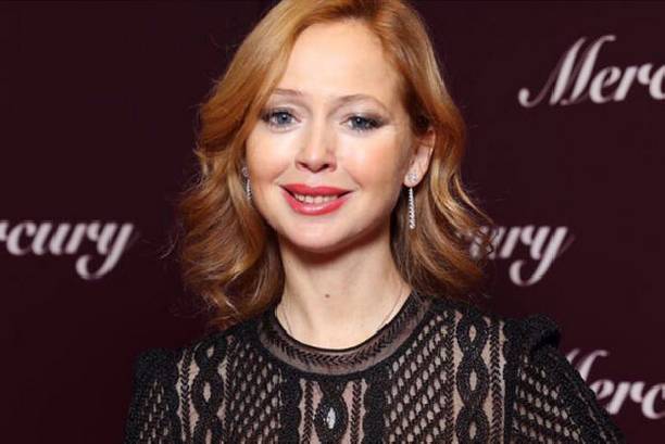 Елена Захарова не может отказать себе в сладком Елена Захарова не может отказать себе в сладком