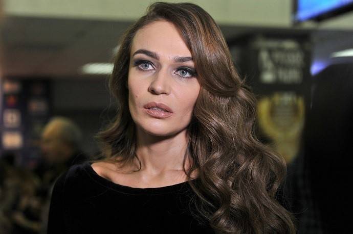 Алена Водонаева впервые за долгое время вышла в свет с любимым человеком Алена Водонаева впервые за долгое время вышла в свет с любимым человеком