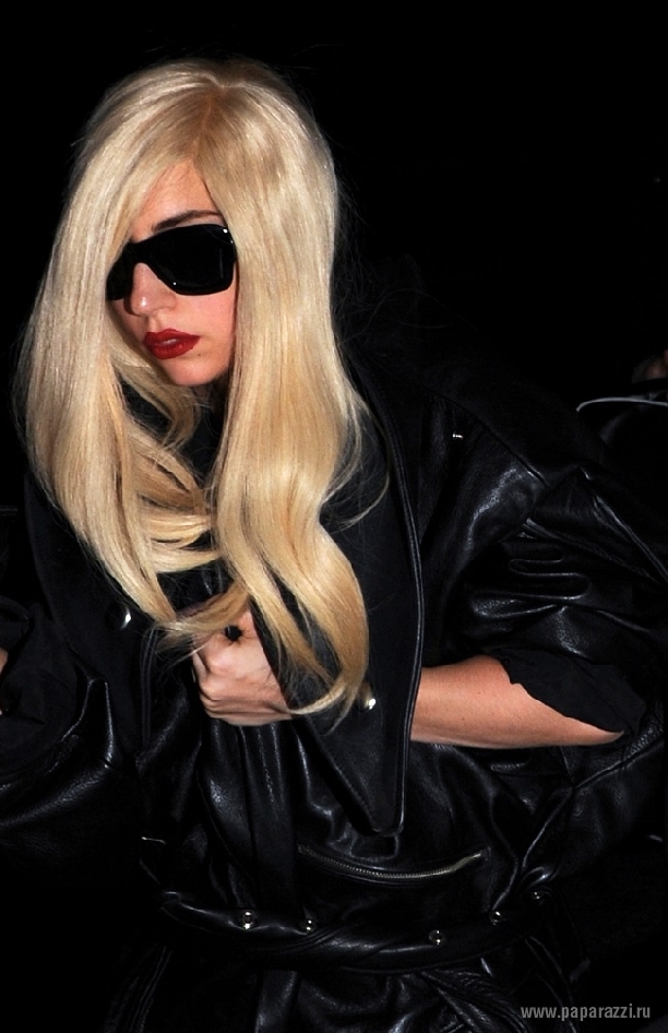Поклонники Леди Гага готовы покупать её ногти