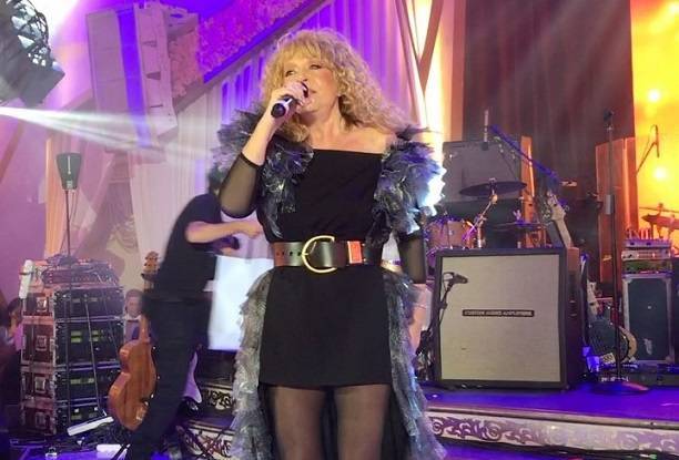 Алла Пугачева и Сергей Шнуров хорошо подзаработали на большой армянской свадьбе Алла Пугачева и Сергей Шнуров хорошо подзаработали на большой армянской свадьбе