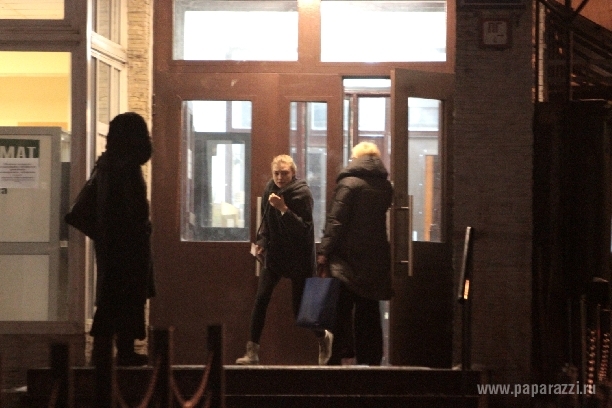Оксана Акиньшина показала стройные ножки Оксана Акиньшина показала стройные ножки