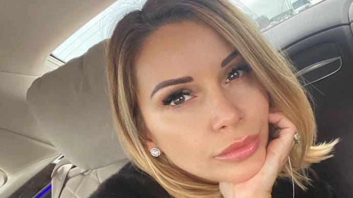 Ольга Орлова попрощалась с поклонниками и попросила оставить ее одну Ольга Орлова попрощалась с поклонниками и попросила оставить ее одну