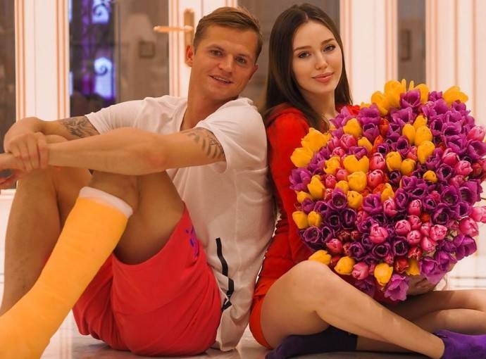 Анастасия Костенко в розовой юбке трогательно поздравила мужа с днём рождения Анастасия Костенко в розовой юбке трогательно поздравила мужа с днём рождения