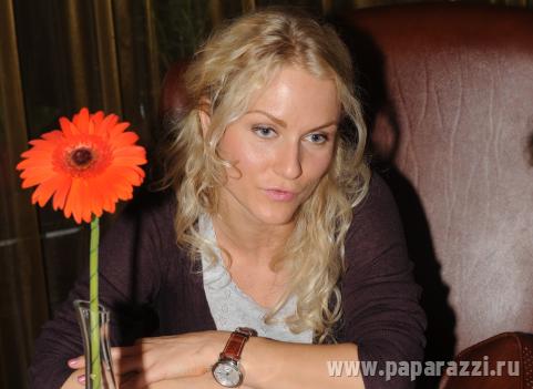 Катя Гордон рвется на "Евровидение" с песней на жутком английском Катя Гордон рвется на "Евровидение" с песней на жутком английском