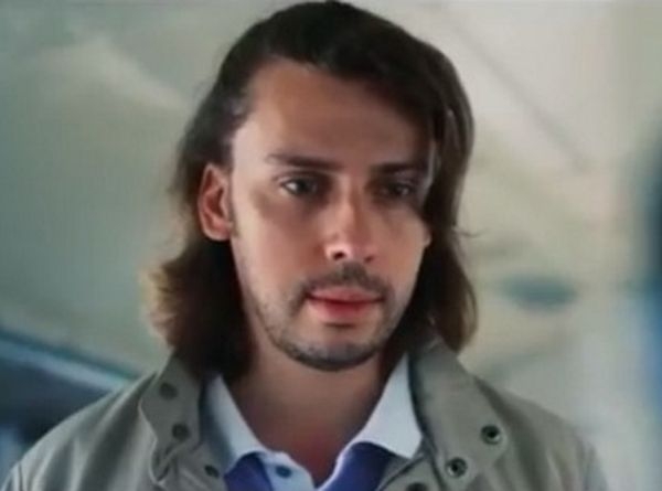 Максим Галкин появился на сцене в колготках и мини Максим Галкин появился на сцене в колготках и мини