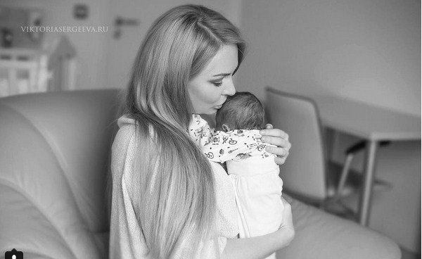 Дарья Пынзарь поделилась фотосессией с новорожденным сыном